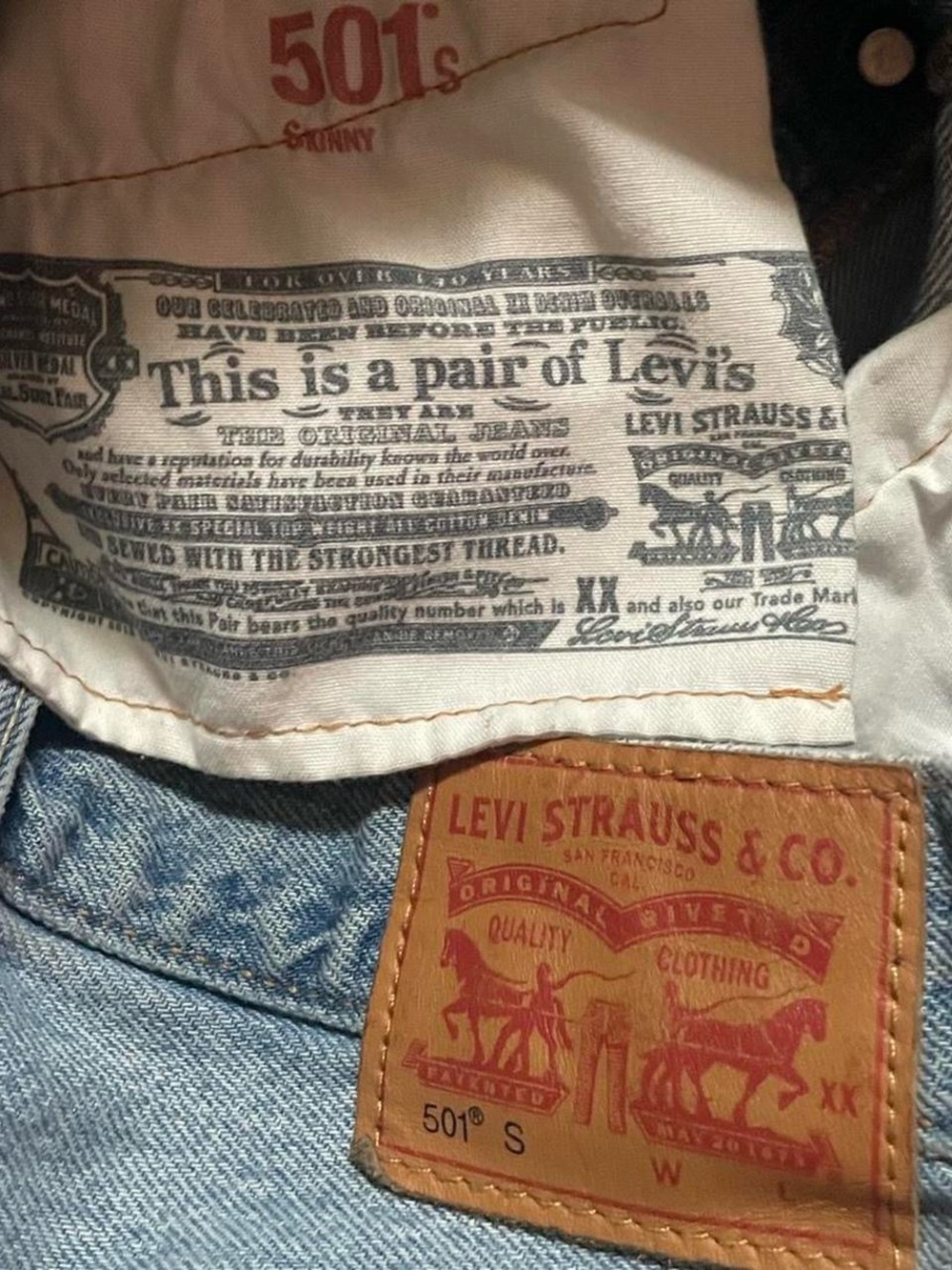 Distressed Levi’s 501 Light Wash Ripped Denim Jeans • SIZE - XXS / W24 L28 - Picture 2 of 8